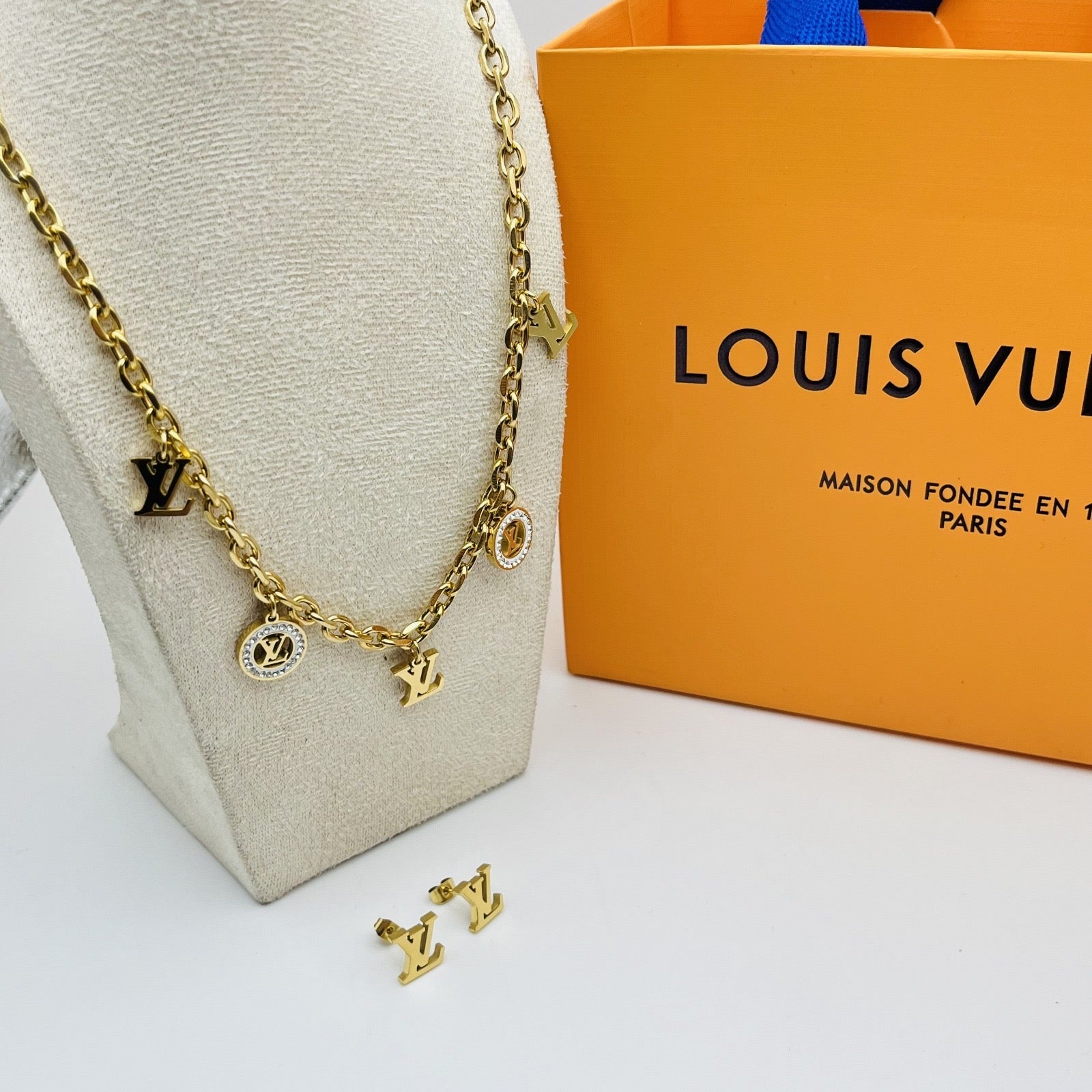 Luxury Gold Charm Chain Necklace with Designer-Inspired Logo Pendants
