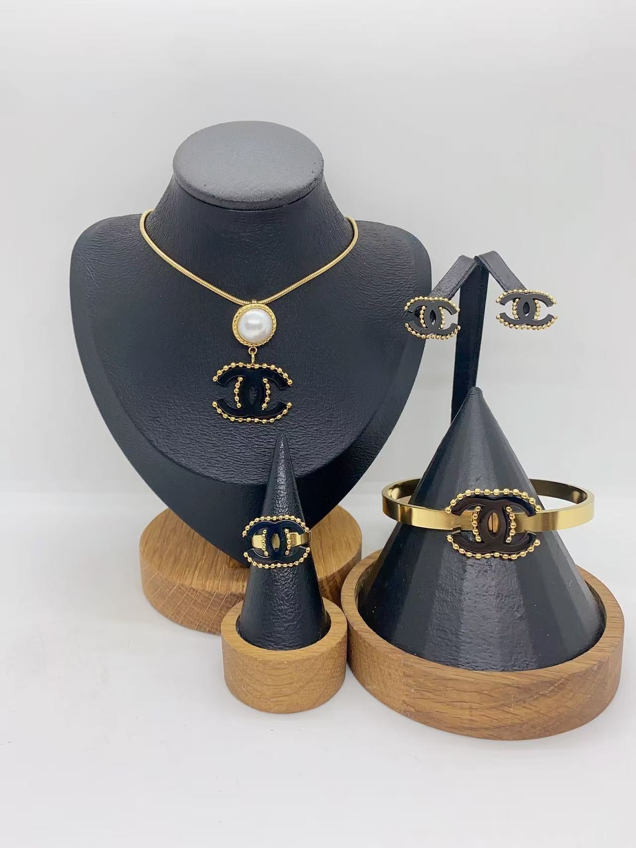 Luxury Triangle Pendant Jewelry Set – Gold-Plated Necklace, Earrings & Bracelet