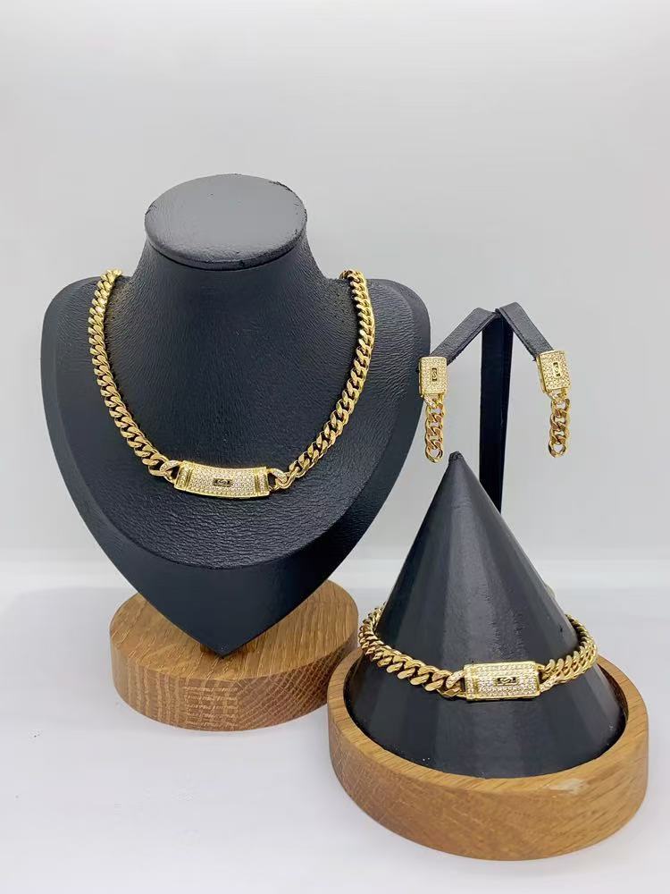Luxury Gold Chain Necklace & Bracelet Set with Floral Pendant