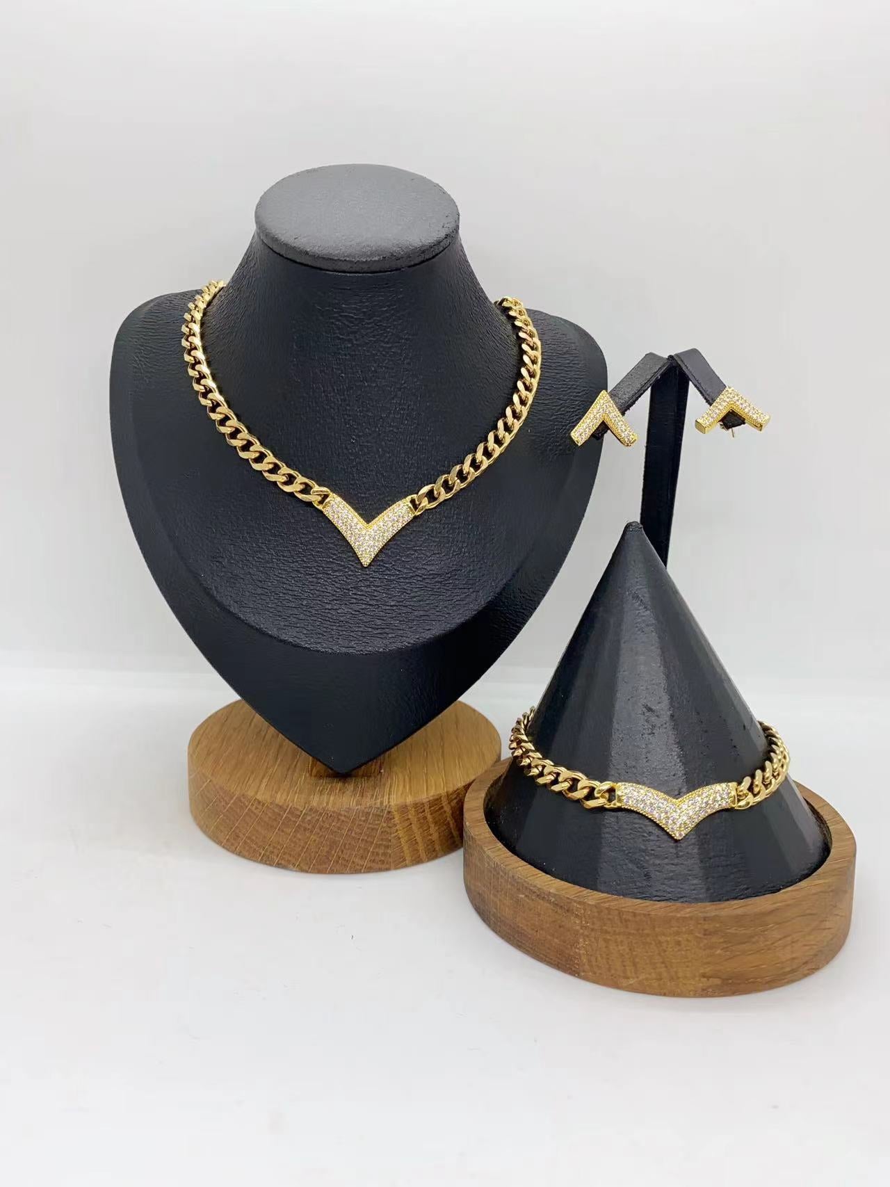 Luxury Cuban Chain Jewelry Set with Engraved "V" Pendant