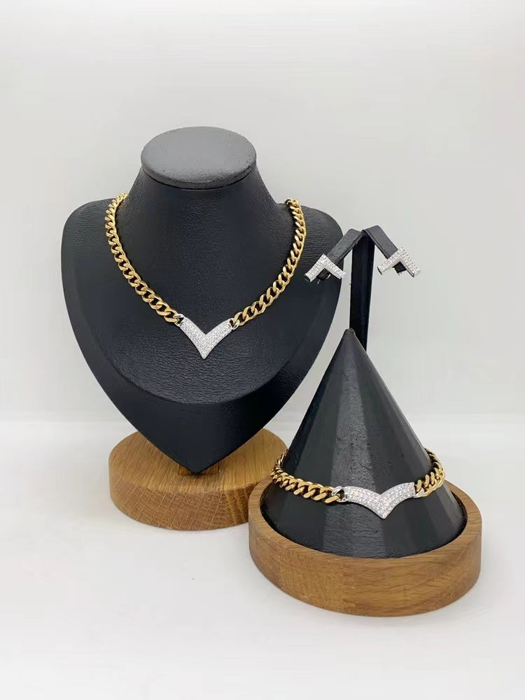 Luxury Cuban Chain Jewelry Set with Engraved "V" Pendant