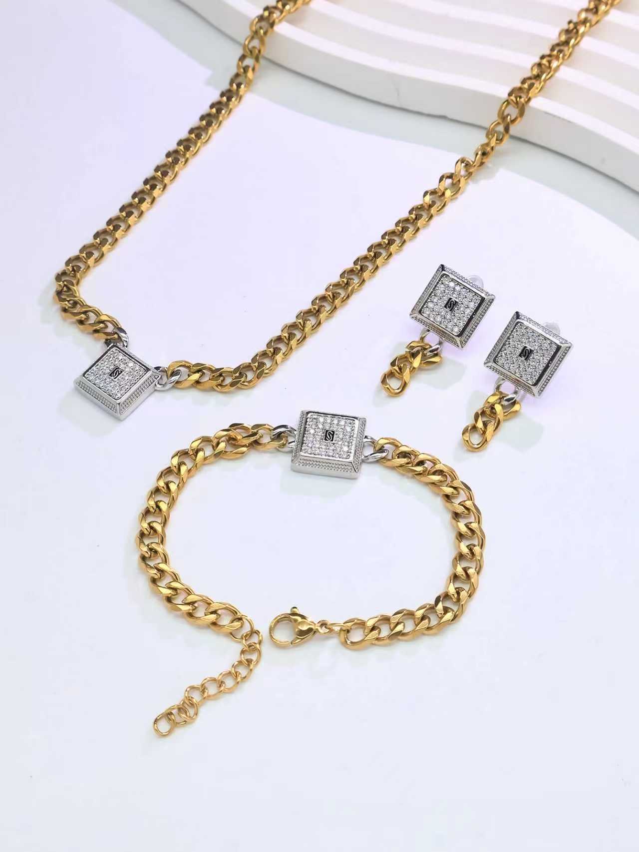 Elegant Gold Chain Jewelry Set with Geometric Square Accents