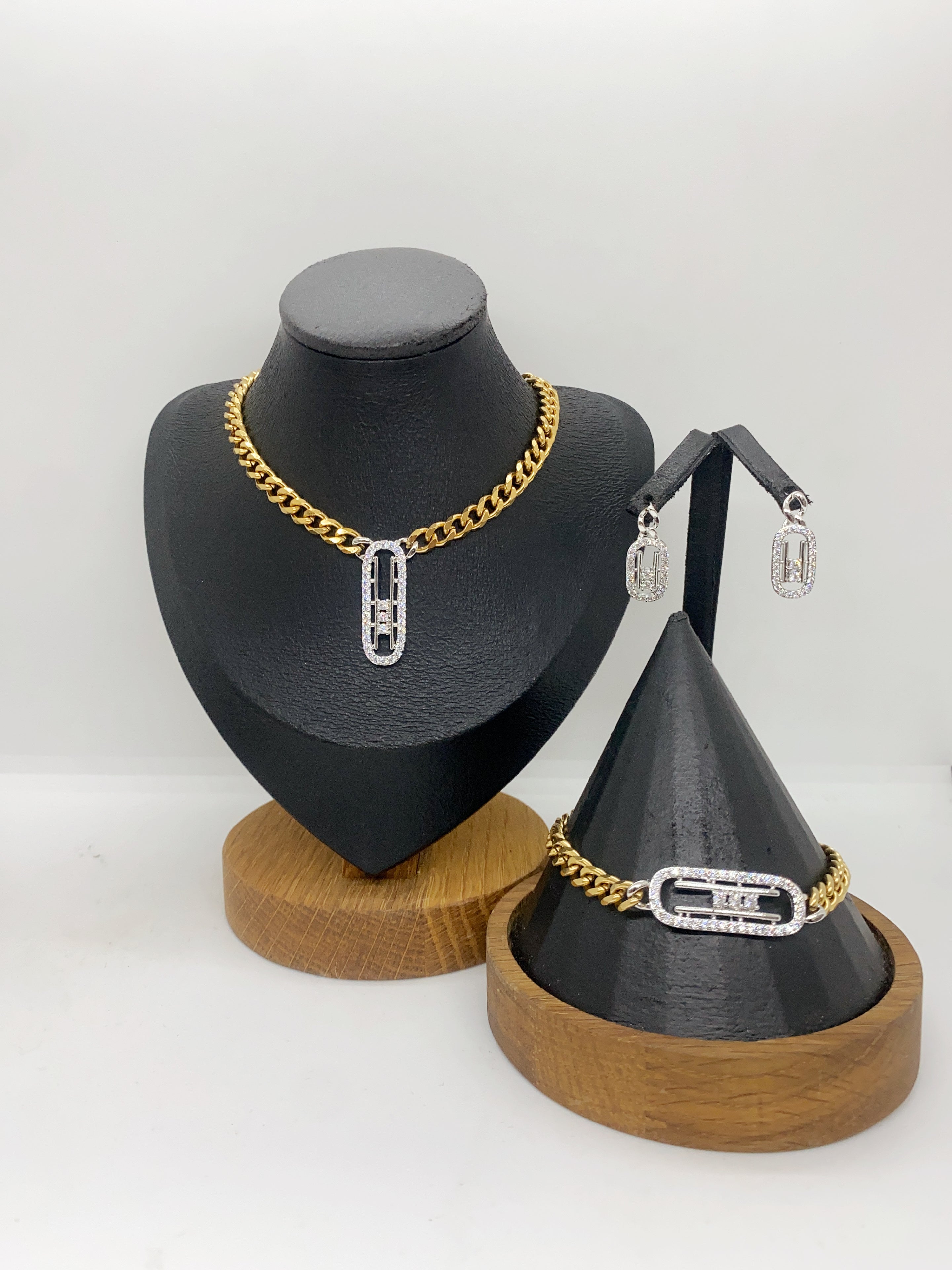 Trendy Gold Cuban Chain Jewelry Set with Paperclip Pendant Design