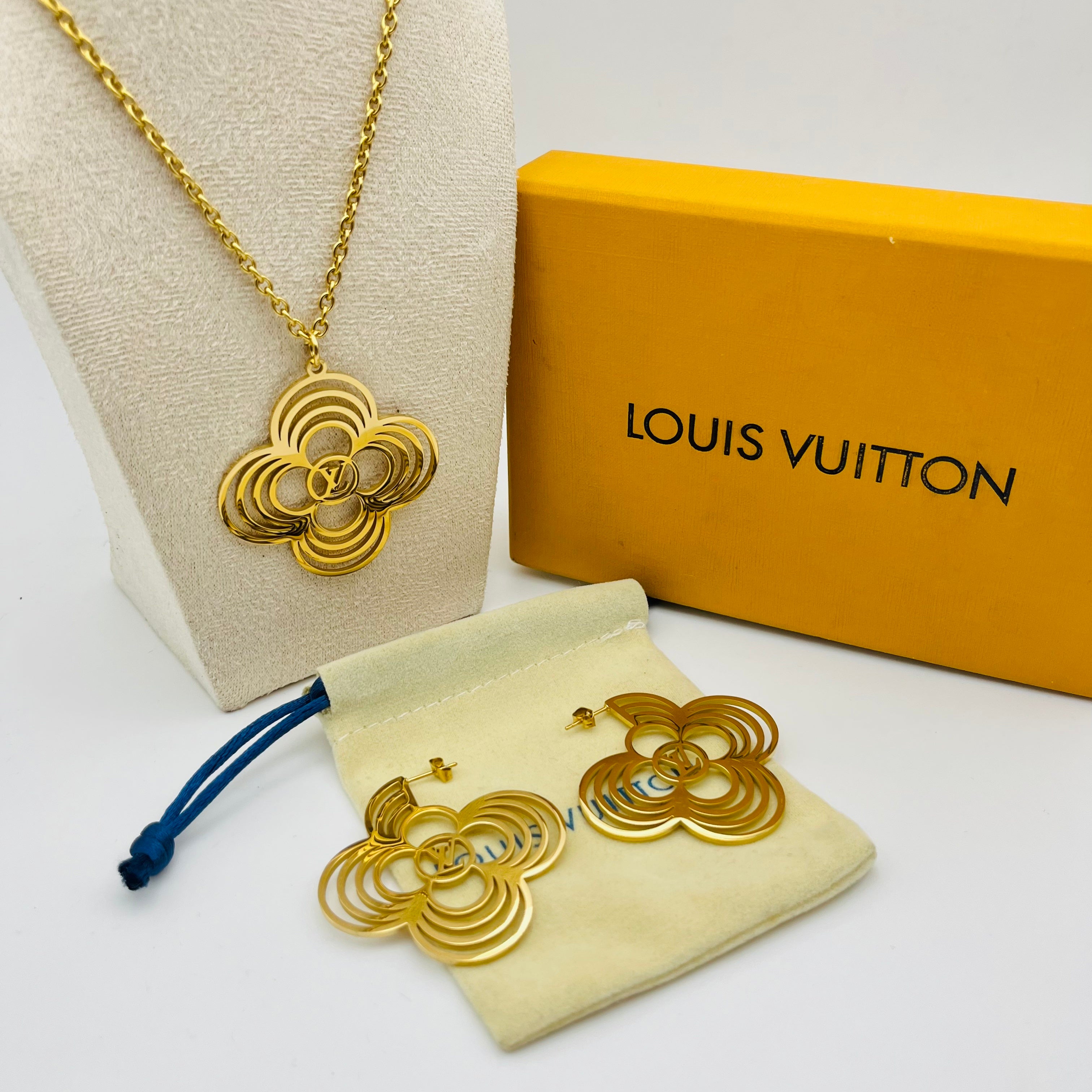 Elegant Gold Chain Jewelry Set with Geometric Square Accents