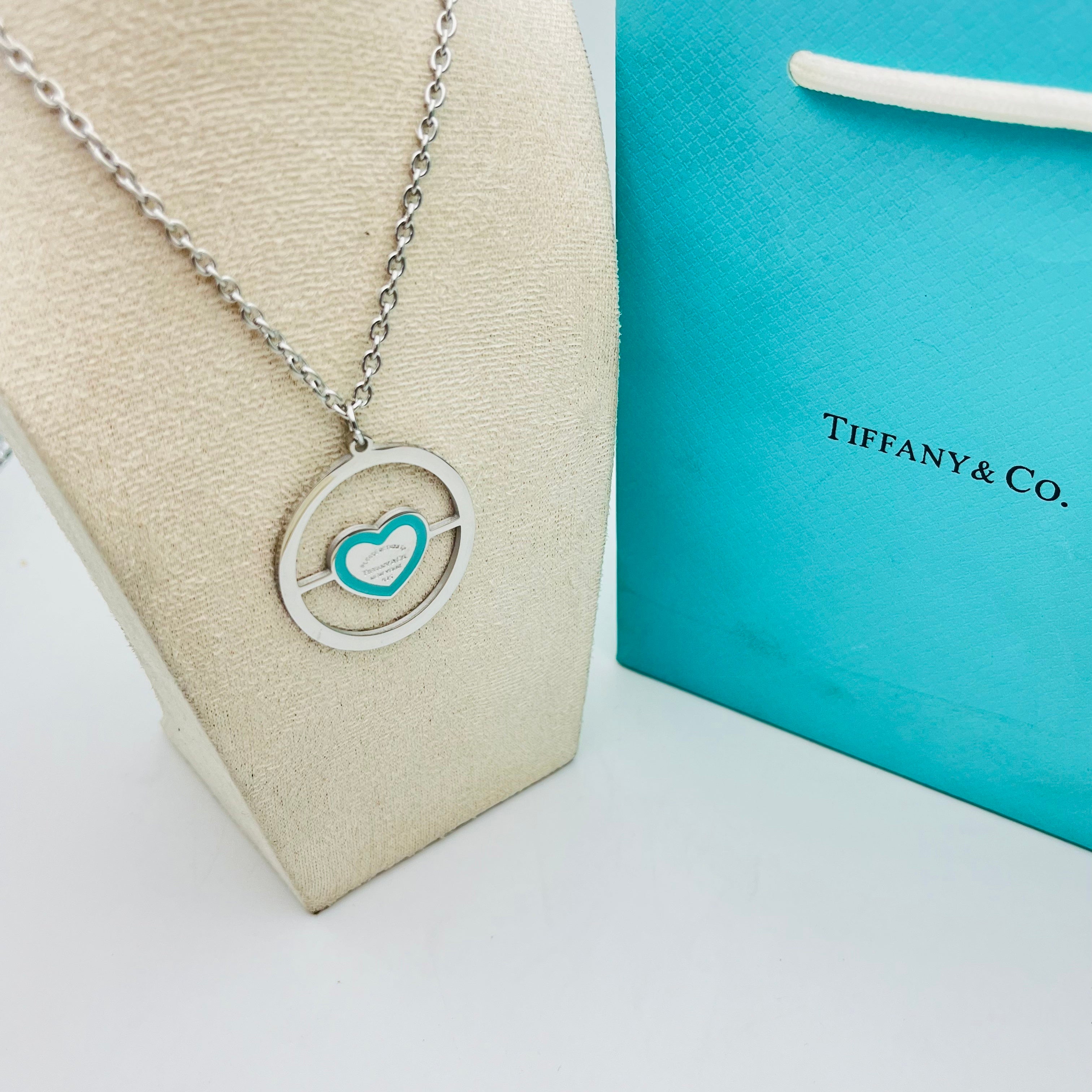 Elegant Silver Heart Circle Pendant Necklace
