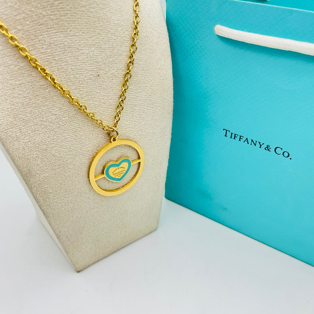 Elegant Silver Heart Circle Pendant Necklace
