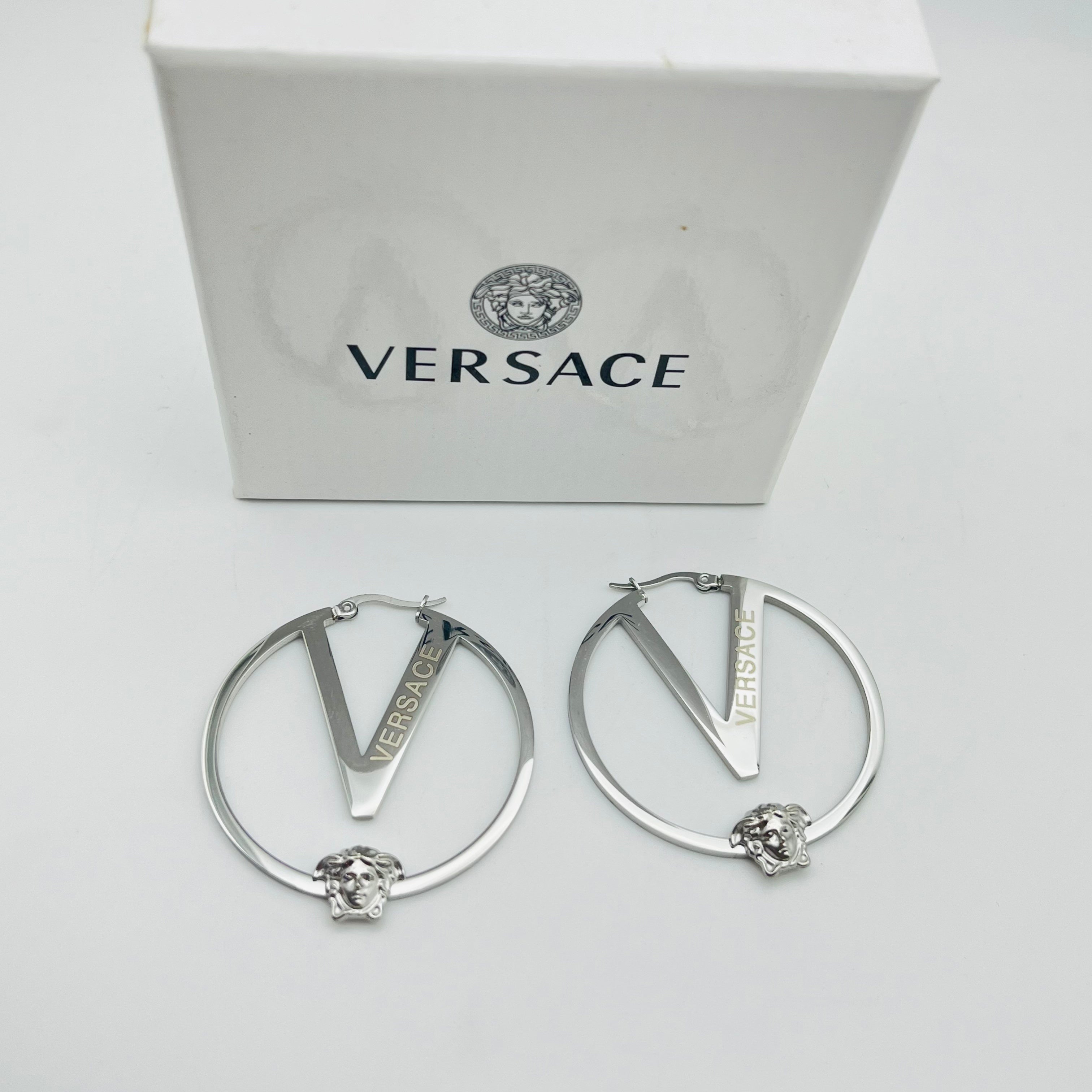 Luxury Gold Circle Drop with V Logo Design