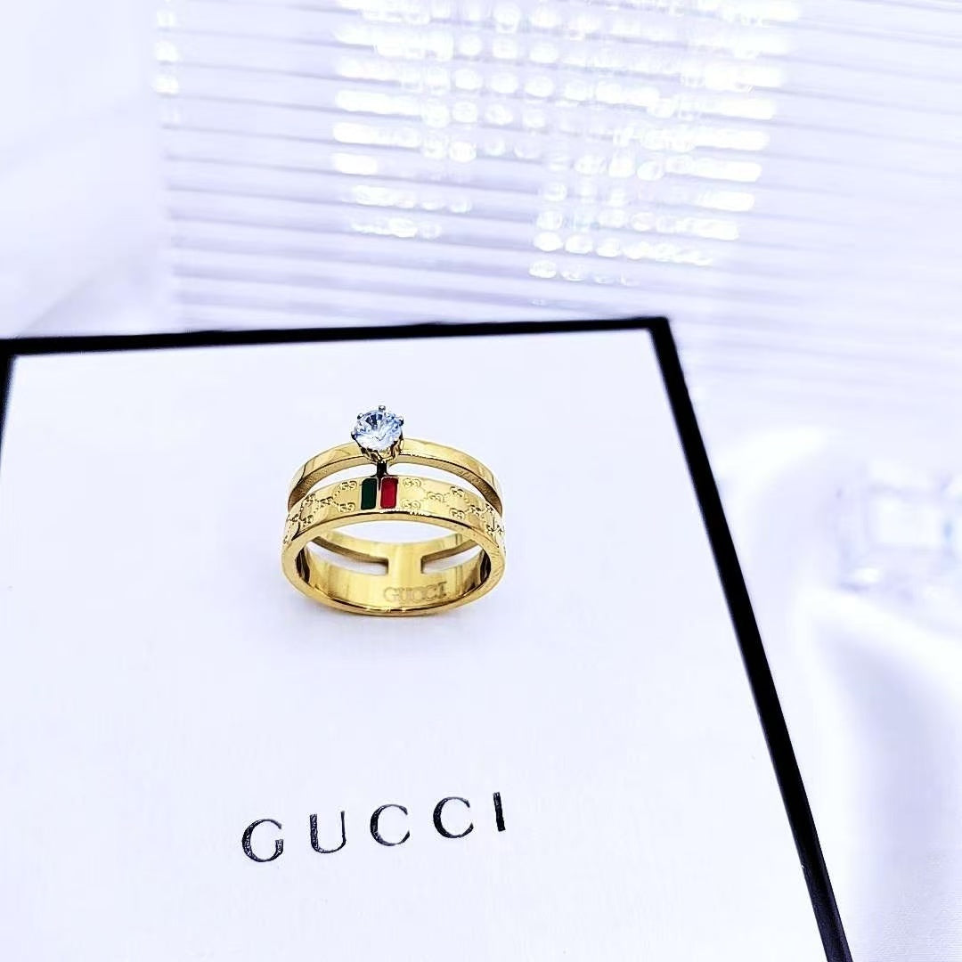 Elegant Gold Solitaire Ring Set – Luxury Stackable Couple Ban