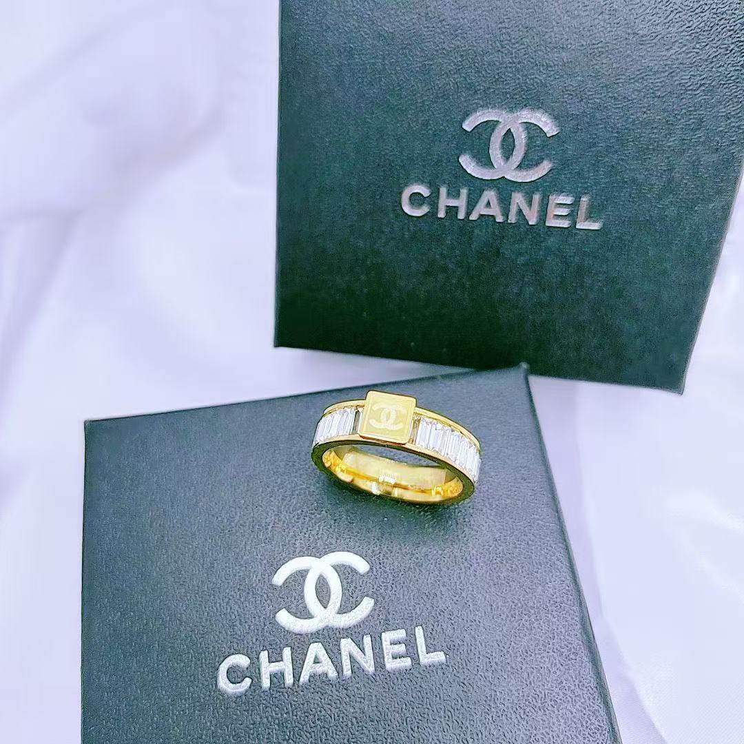 Luxury Two-Tone Crystal Band Ring – Elegant Gold & Silver Statement Piece