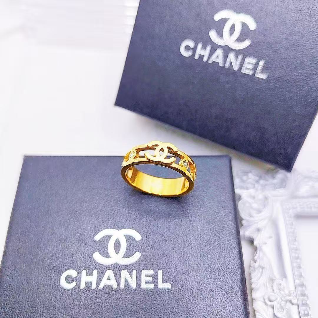 Bold Gold Statement Ring – Luxury Minimalist Designer Style